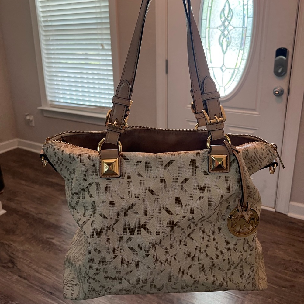 Michael kors purse